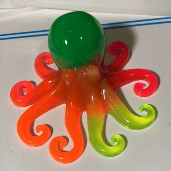 Handcrafted Artisan Epoxy Resin Octopus Decor Statue Paper Weight - Picture 12 of 16